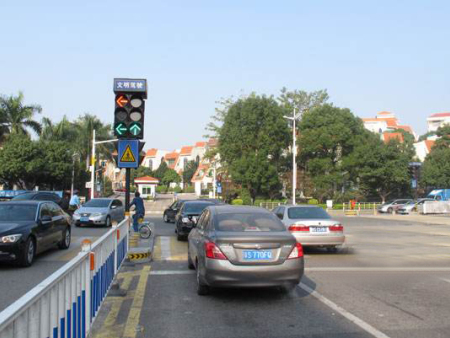 红、黄、绿信号灯的由来