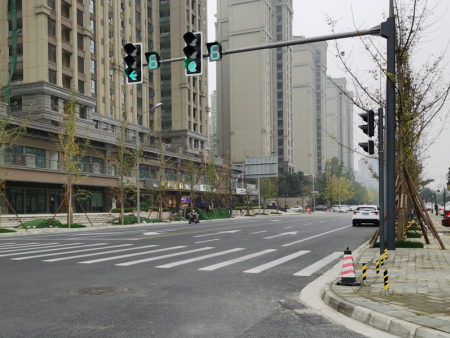 悬臂机动车灯杆