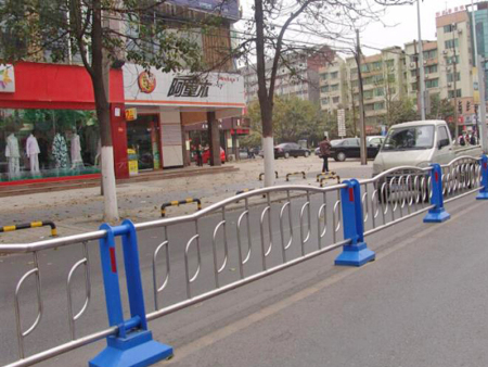 机动车护栏3