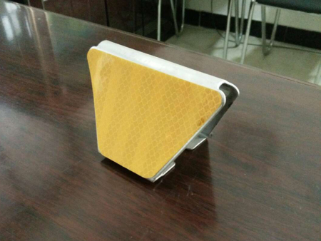 附着式梯形轮廓标